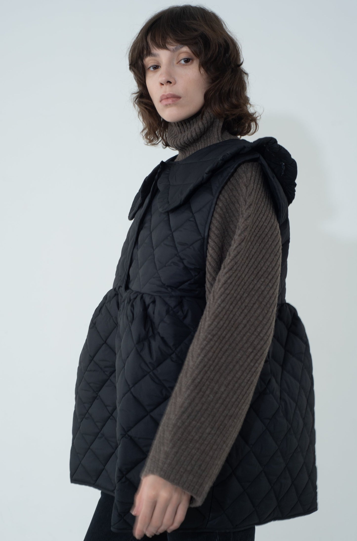 QUILTING FRILL VEST