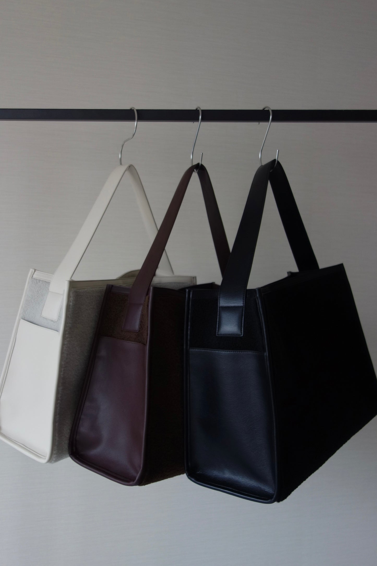 LEATHER BOA TOTE