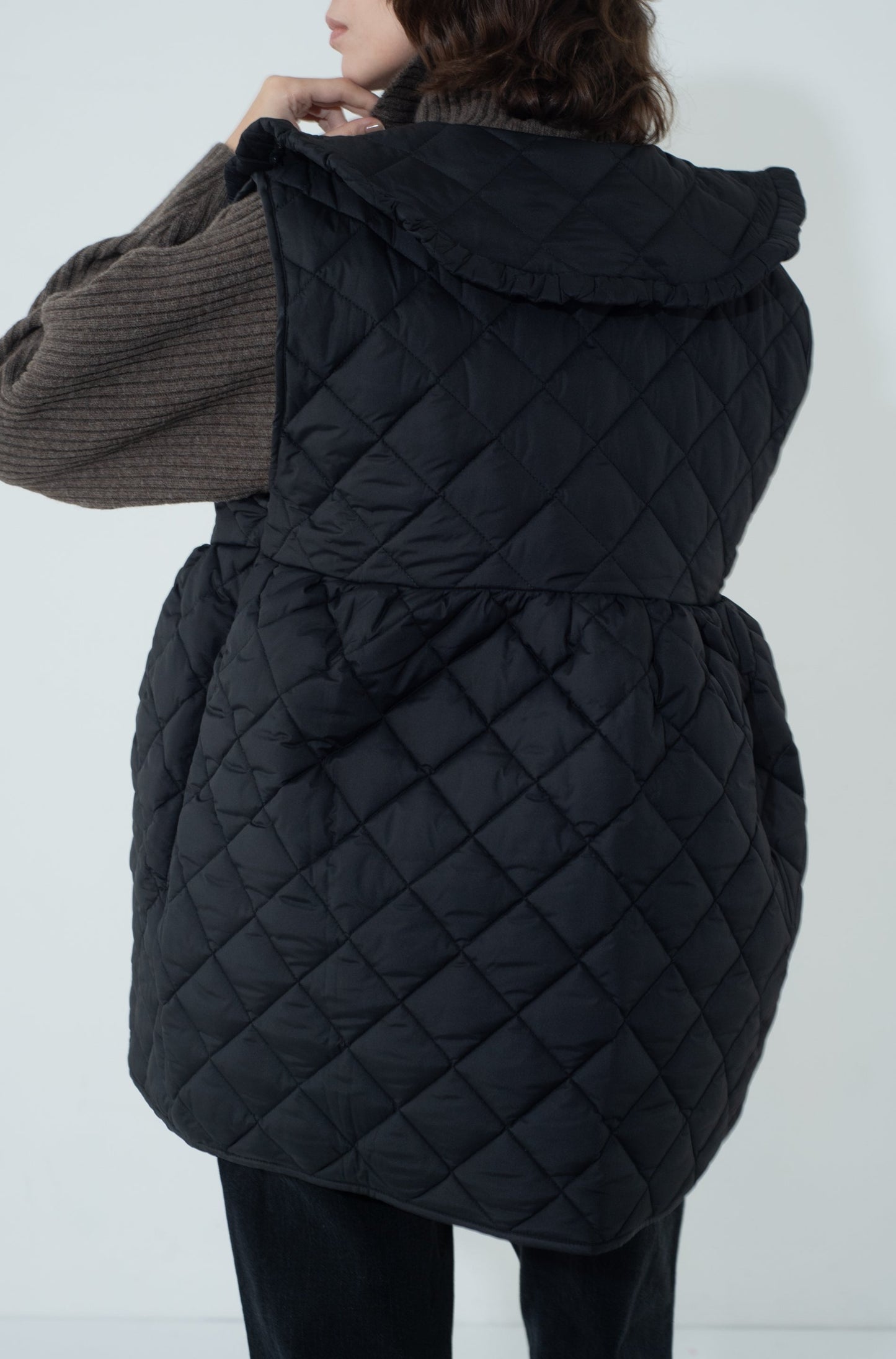 QUILTING FRILL VEST
