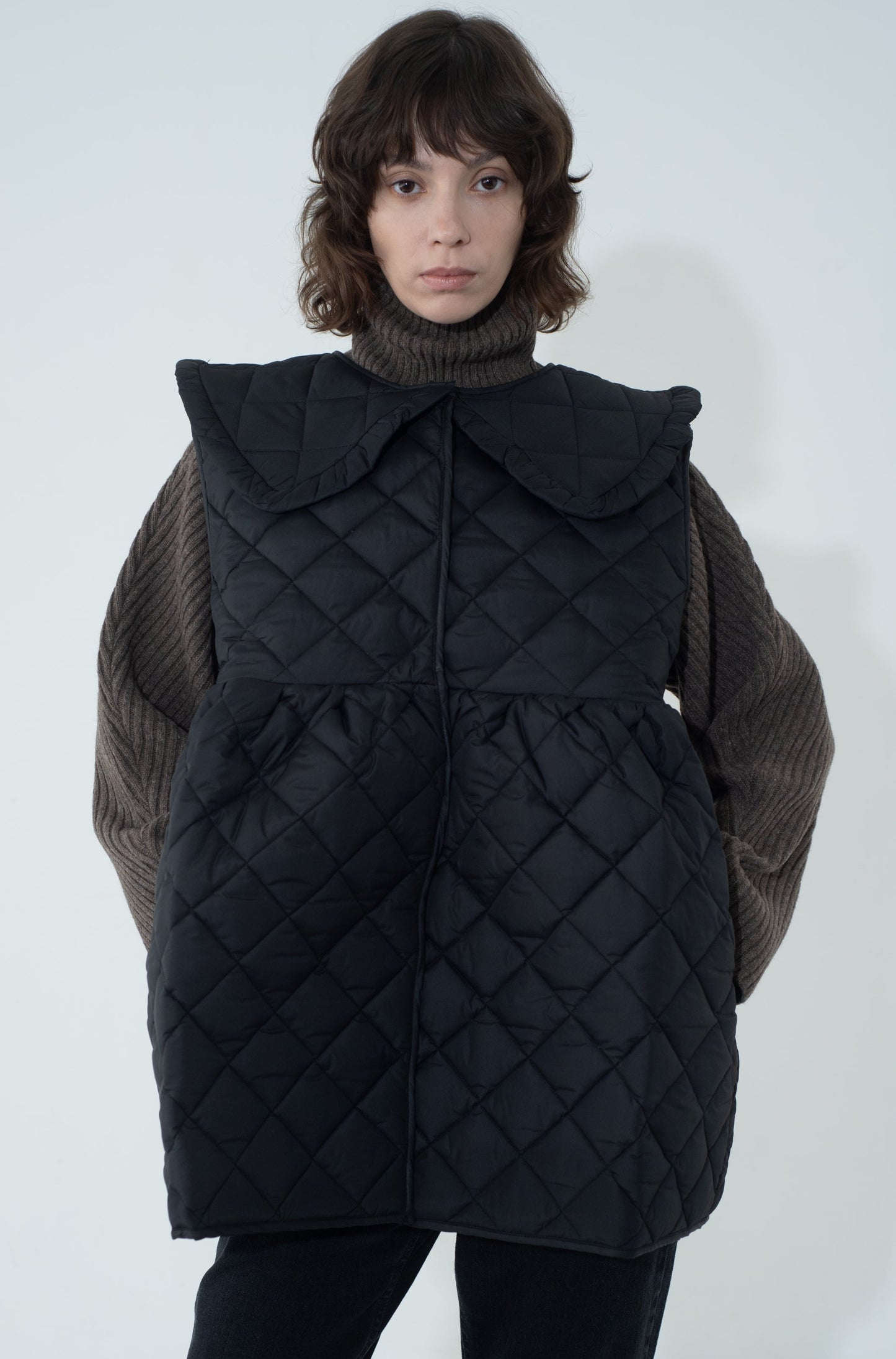 QUILTING FRILL VEST