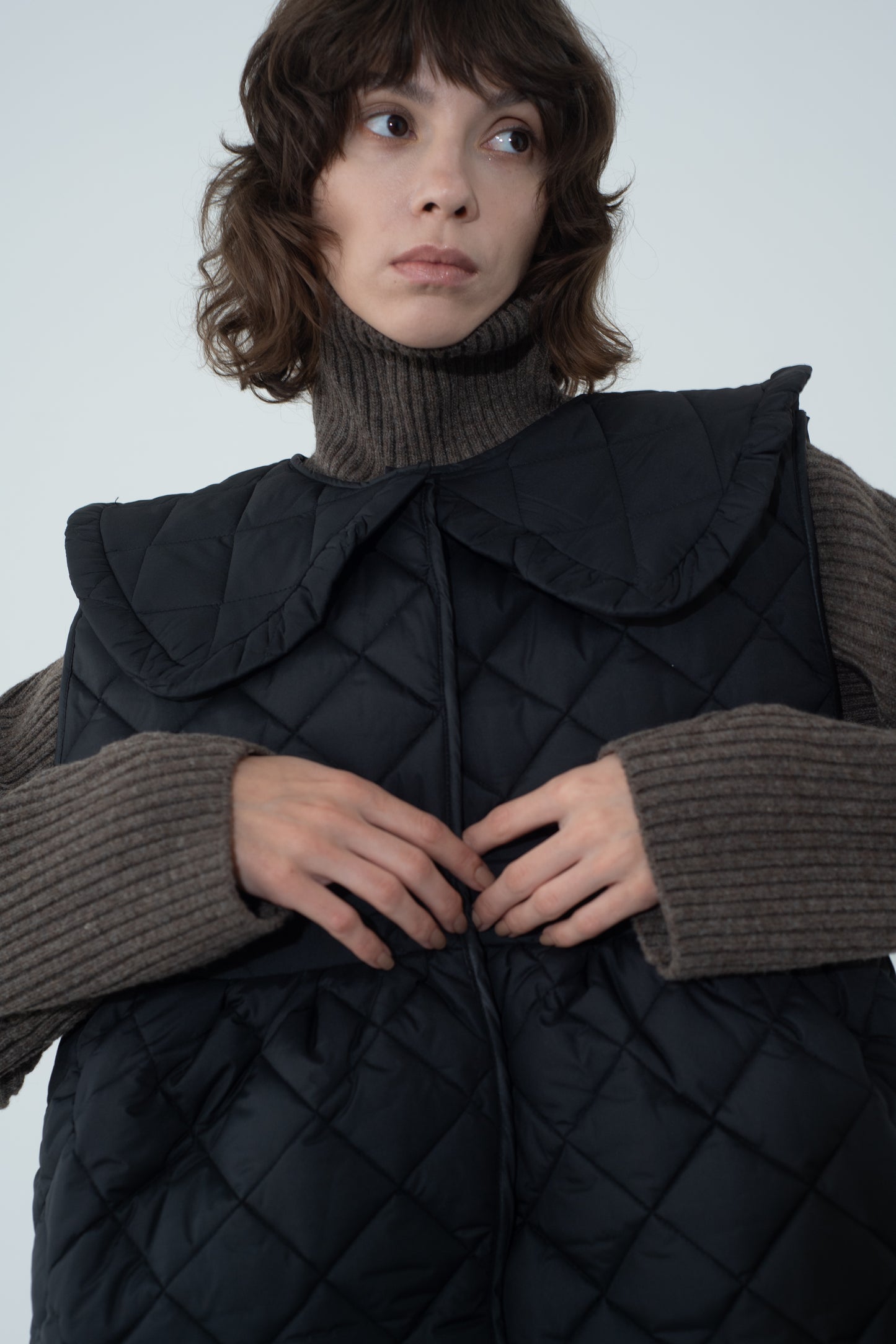 QUILTING FRILL VEST