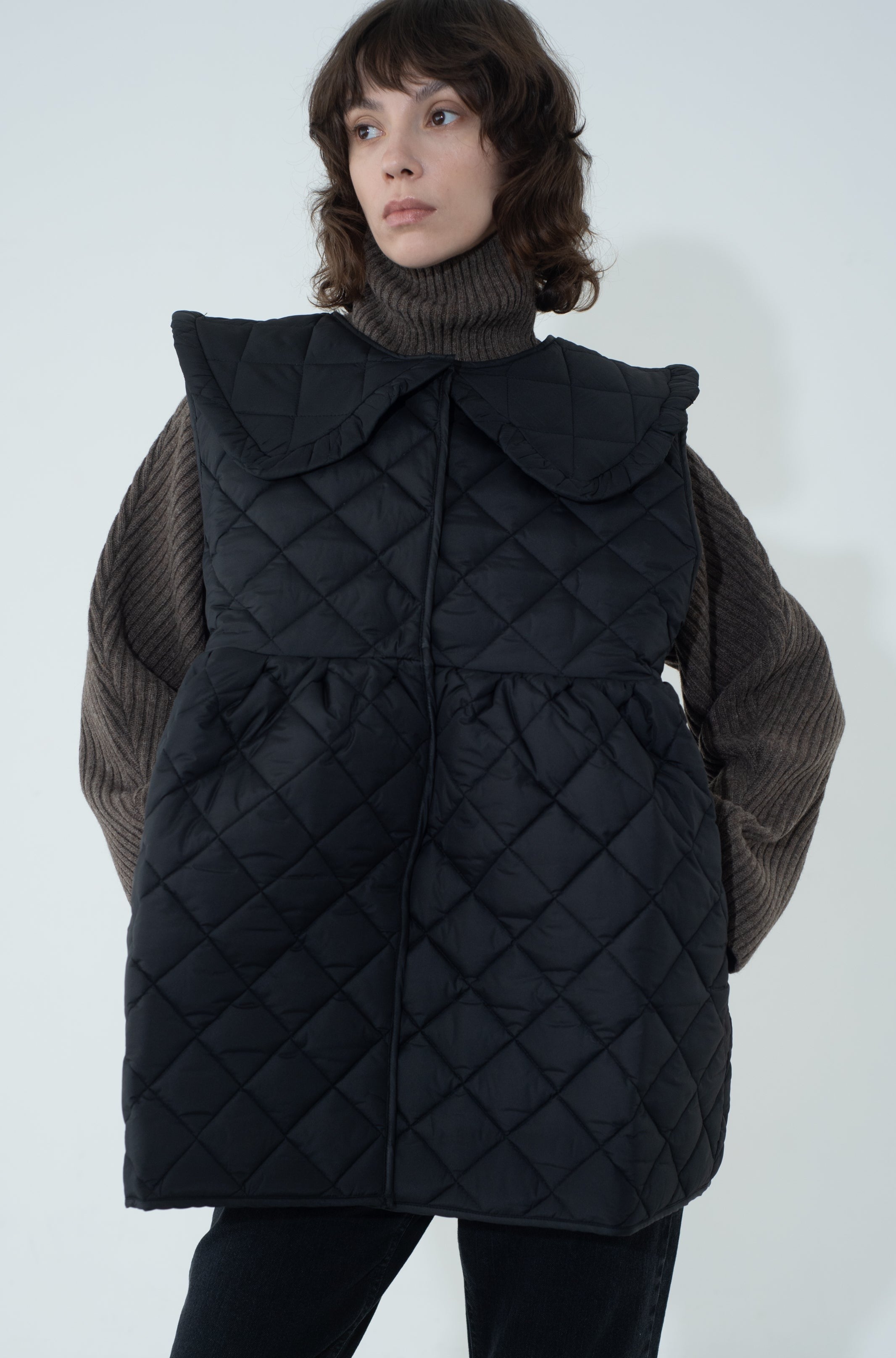 QUILTING FRILL VEST – MAMU ONLINE STORE