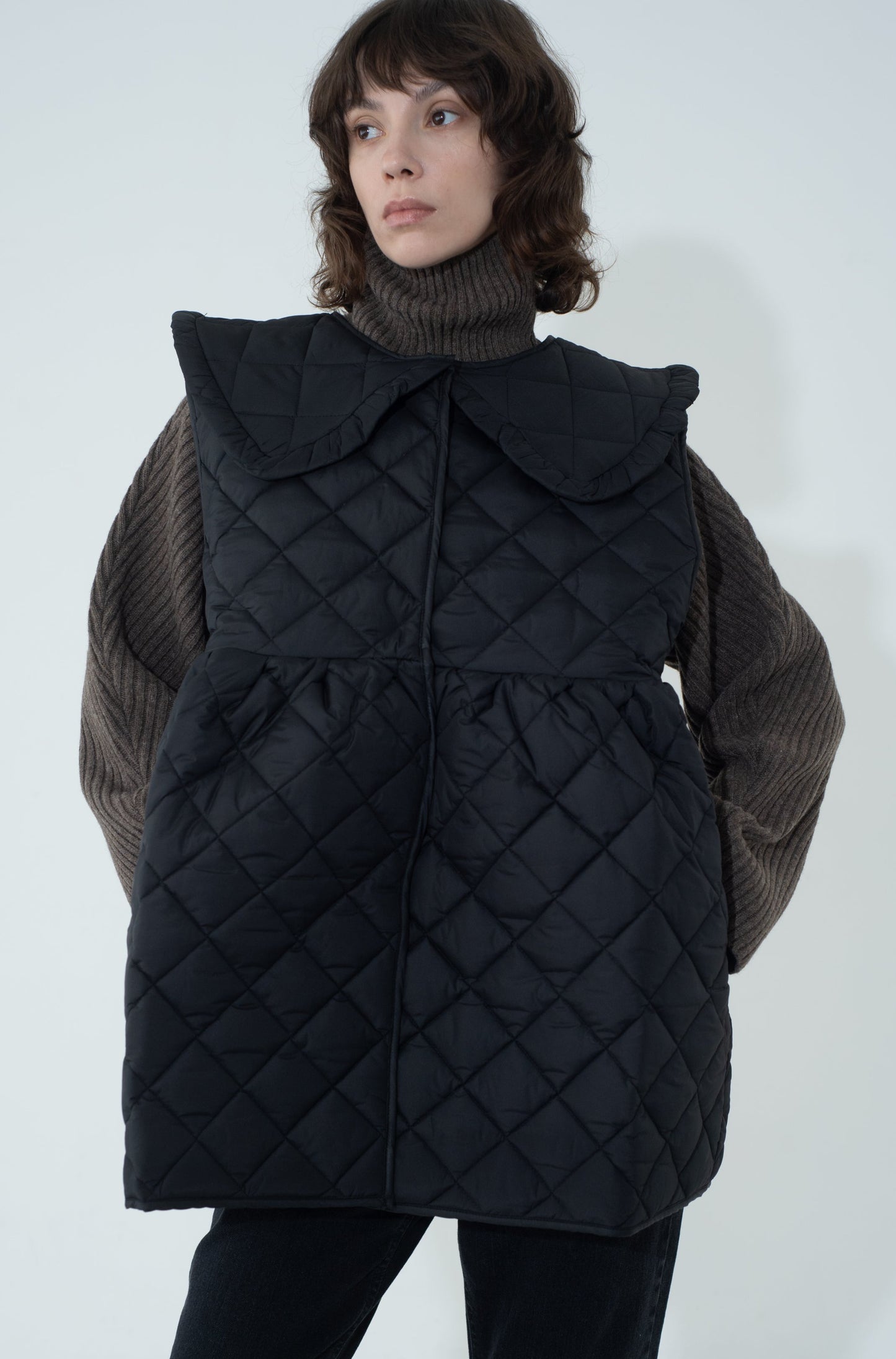 QUILTING FRILL VEST
