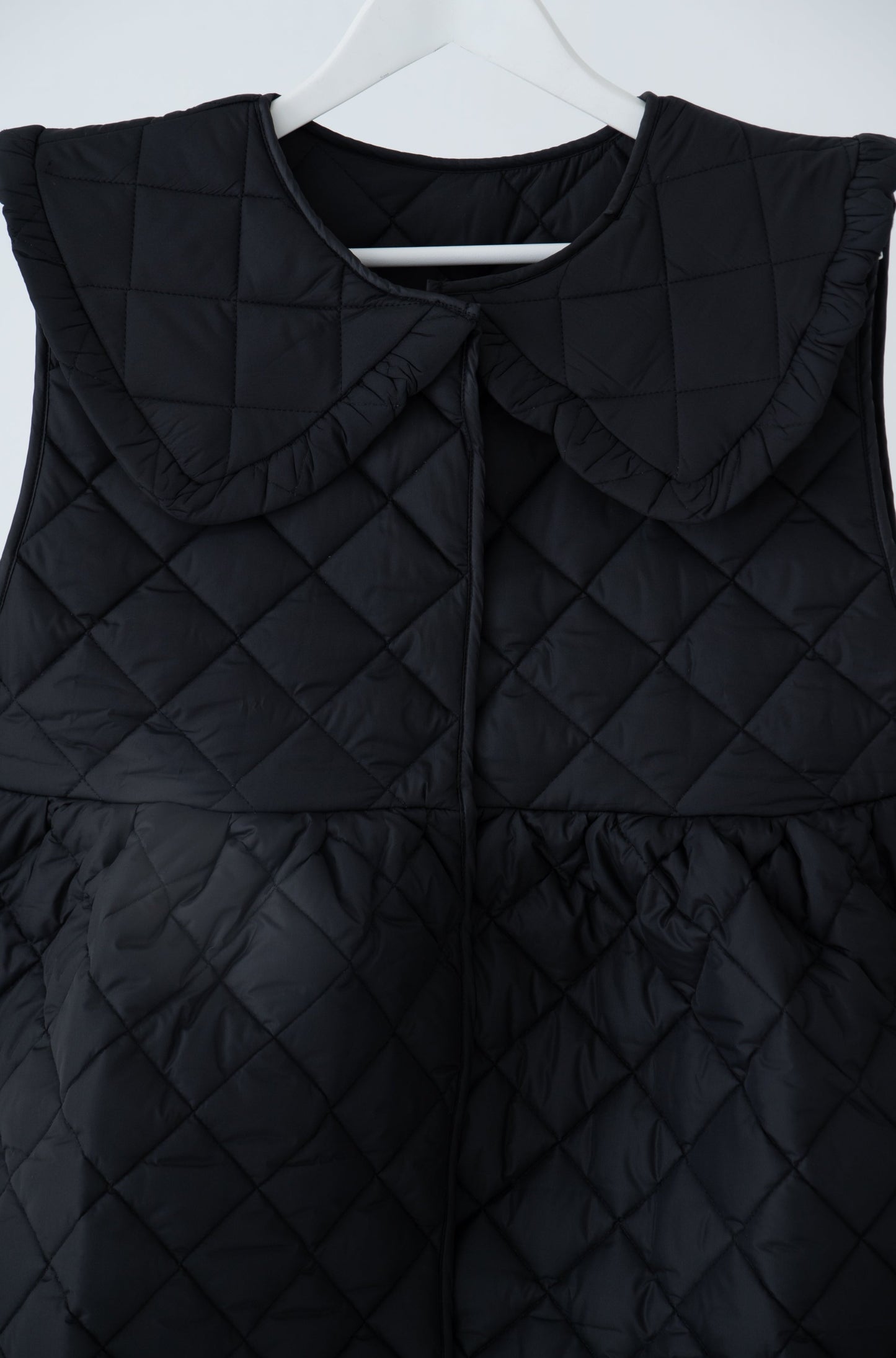 QUILTING FRILL VEST