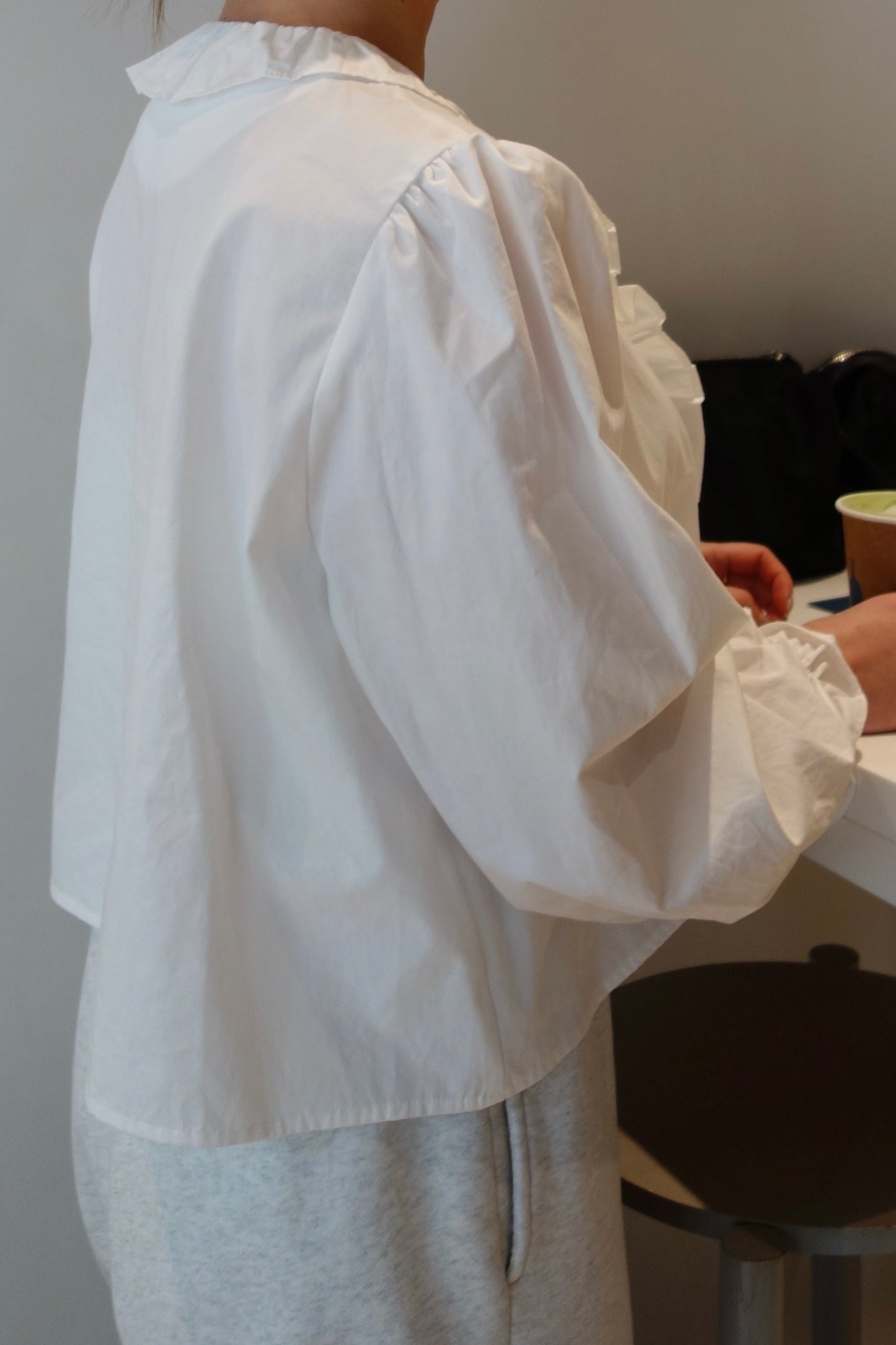 予約 / FRILL BLOUSE