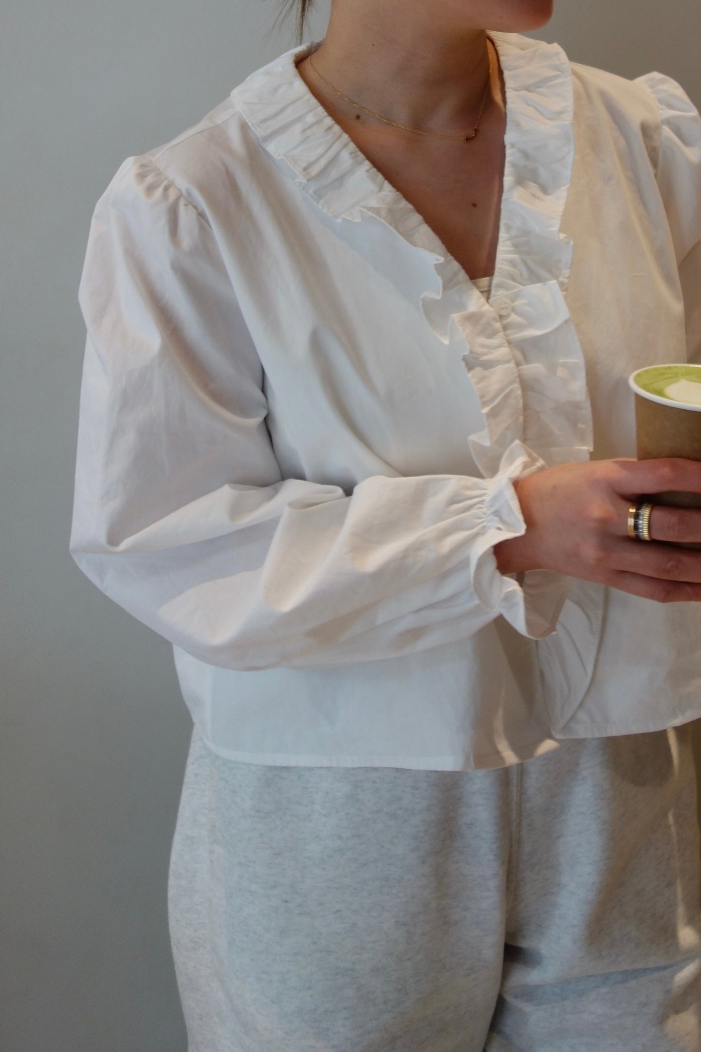 予約 / FRILL BLOUSE