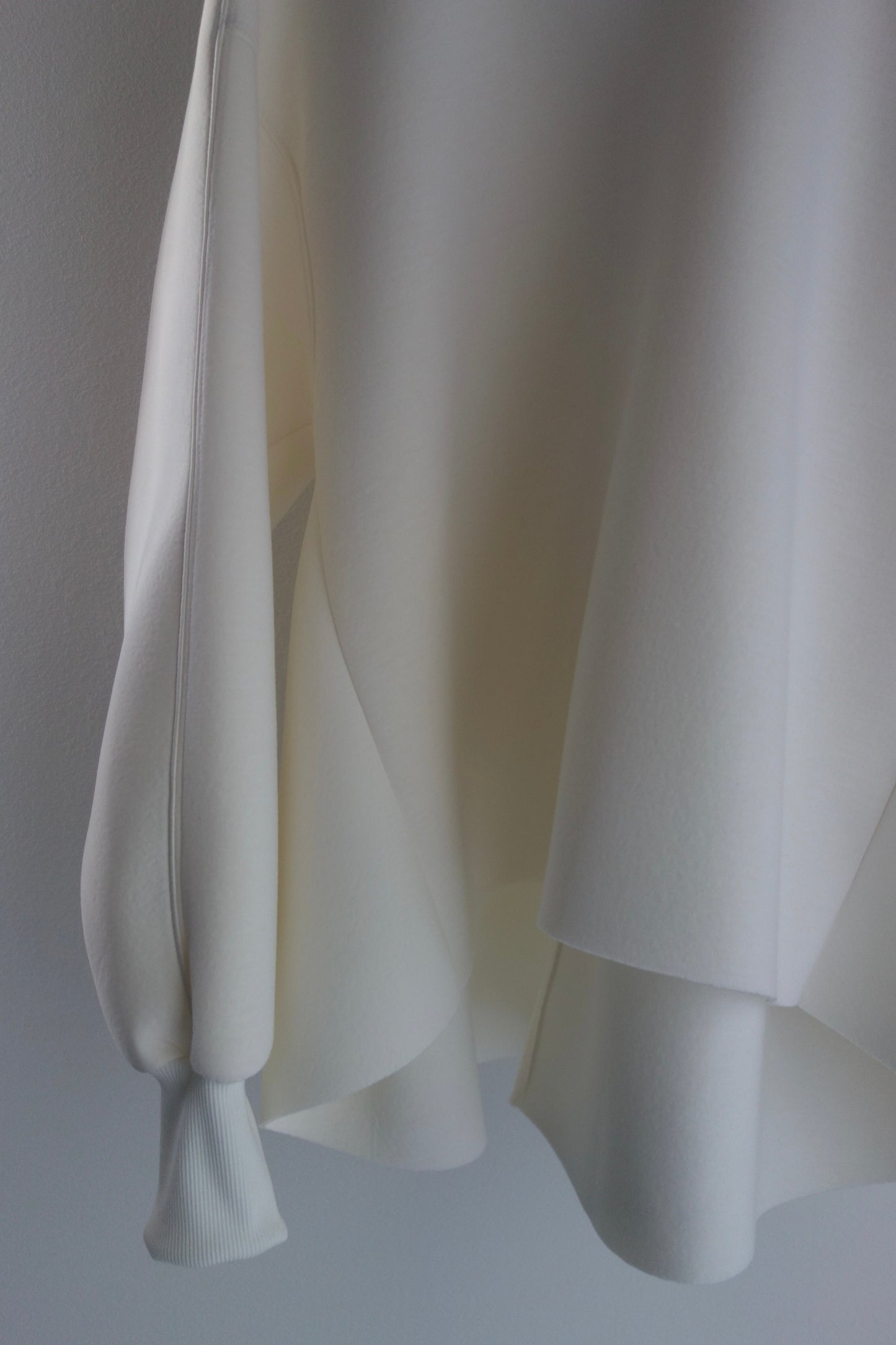 BONDING SWEAT FLARE TOPS