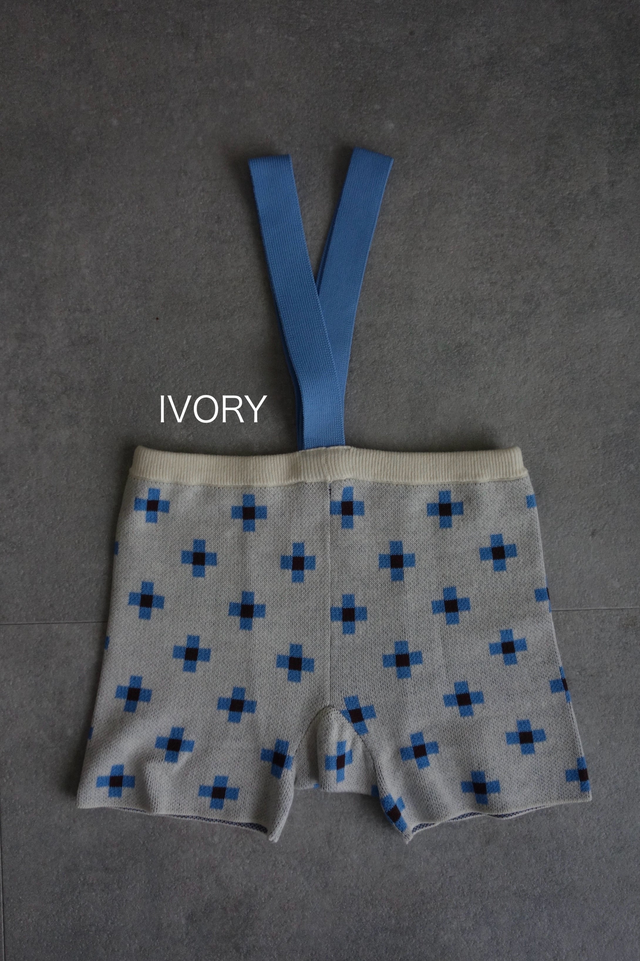 Flower tile suspender short pants