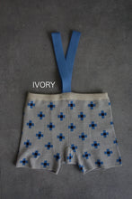 画像をギャラリービューアに読み込む, Flower tile suspender short pants
