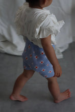 画像をギャラリービューアに読み込む, Flower tile suspender short pants
