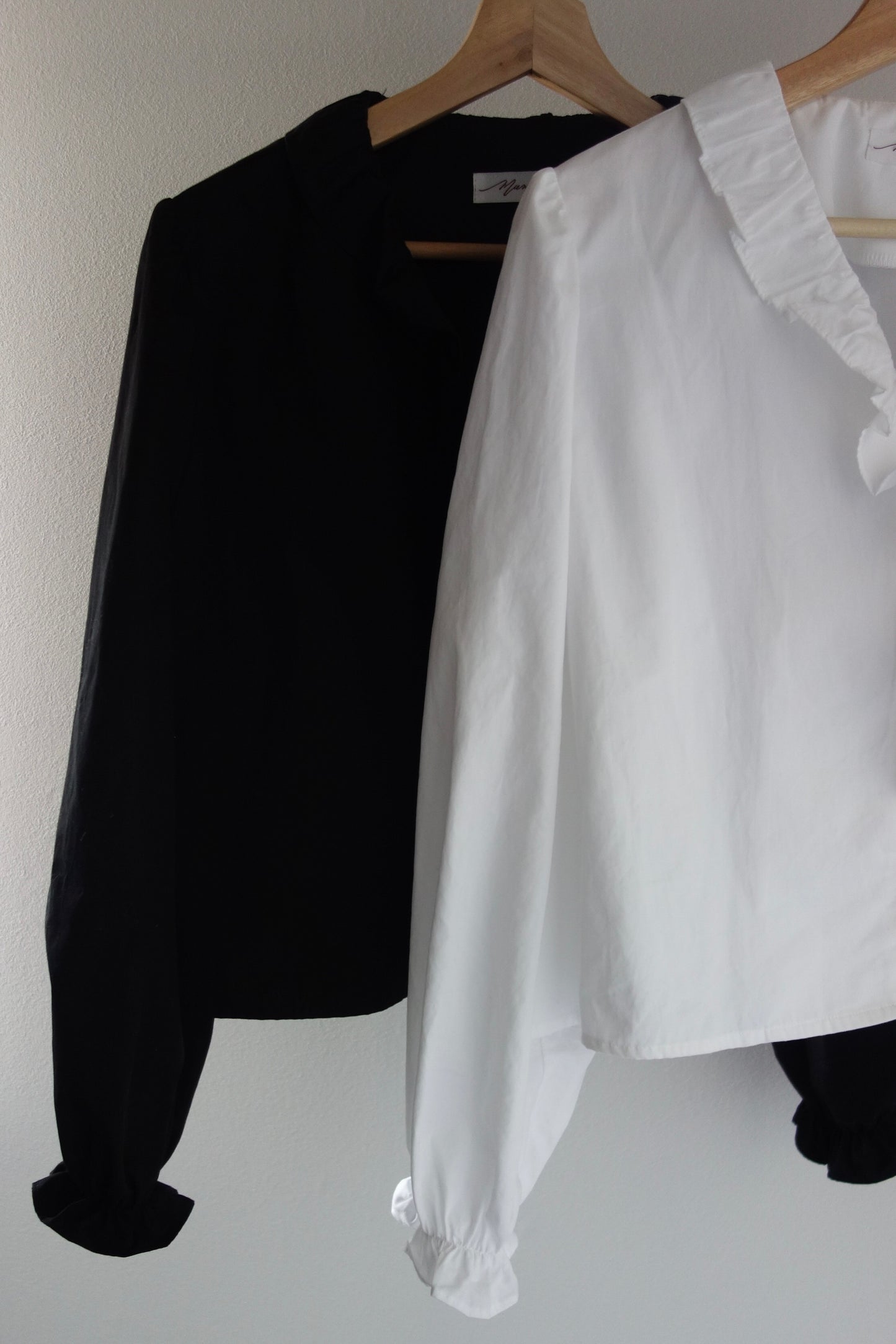 予約 / FRILL BLOUSE