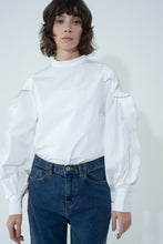 画像をギャラリービューアに読み込む, WAVE PLEATS SLEEVE BLOUSE (WHITE)
