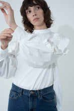 画像をギャラリービューアに読み込む, WAVE PLEATS SLEEVE BLOUSE (WHITE)
