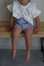 画像をギャラリービューアに読み込む, Flower tile suspender short pants
