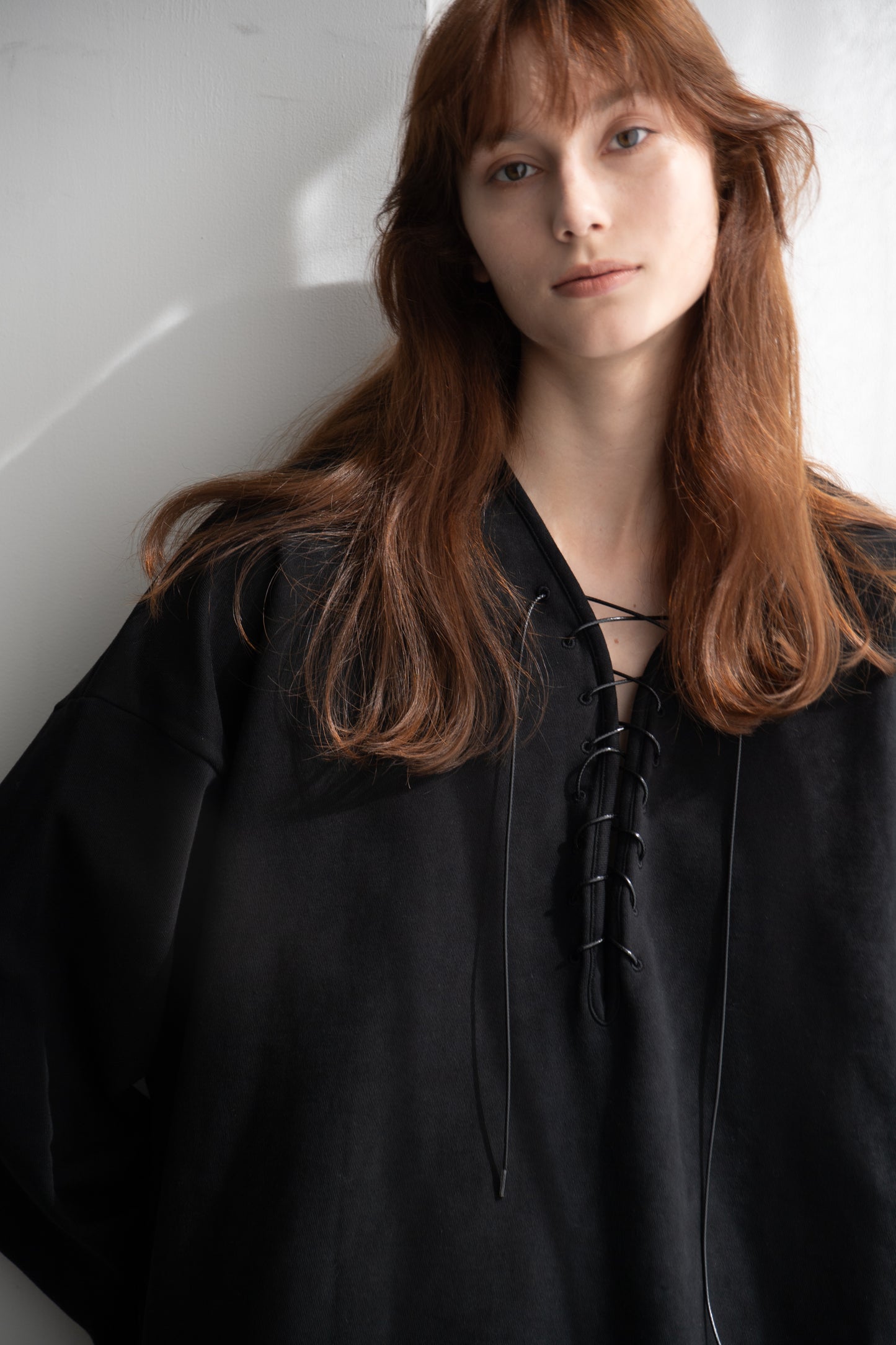 LACE UP SWEAT TOPS (BLACK)