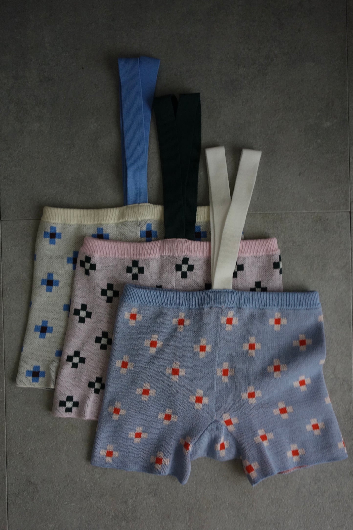 FLOWER TILE SHORT PANTS