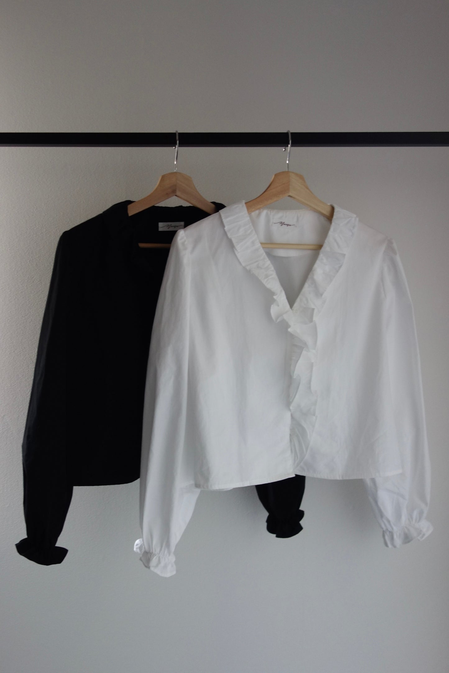 予約 / FRILL BLOUSE